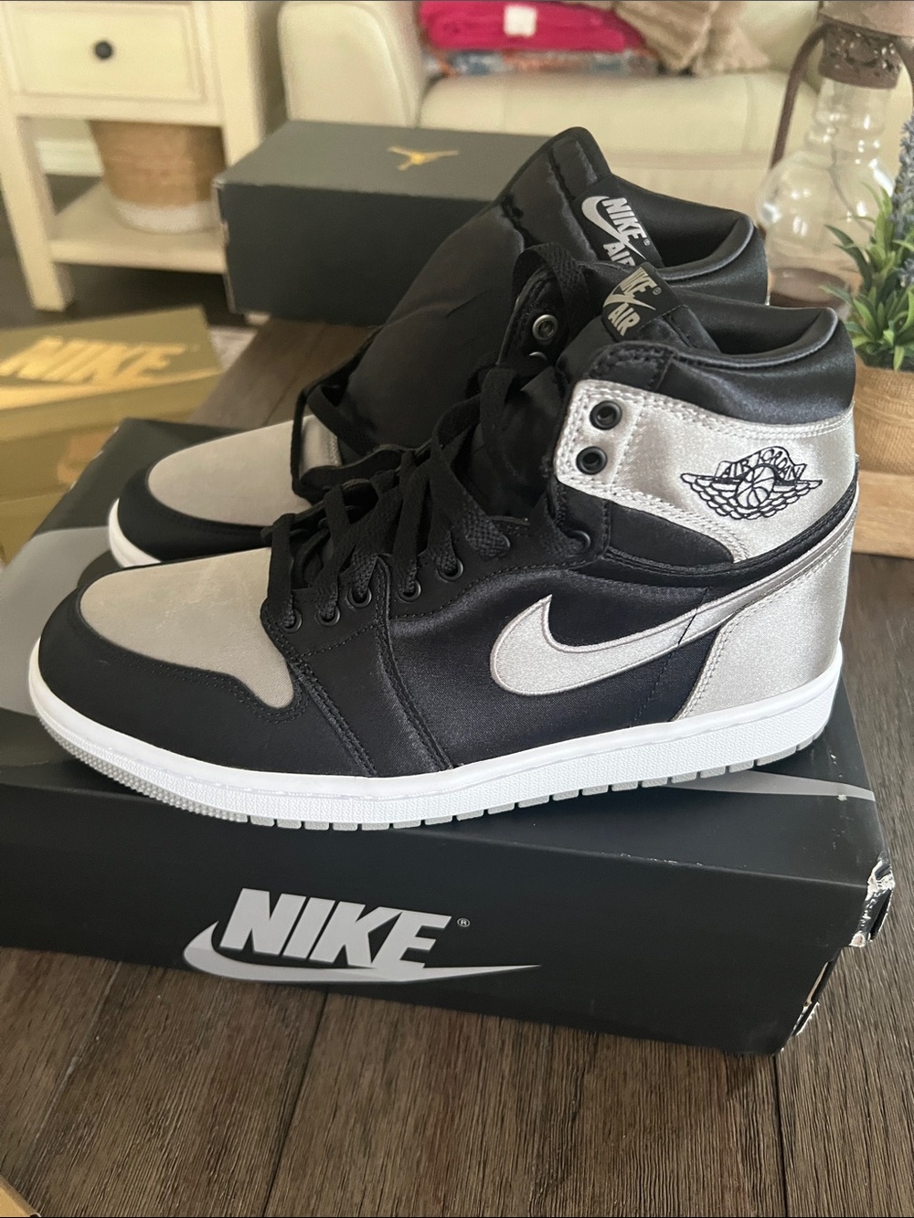 Nike Air Jordan 1 Mid Men's Sneakers - Black & Silver